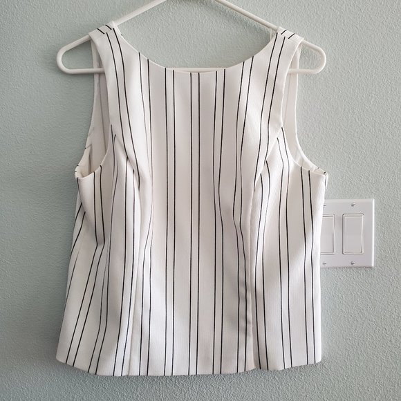 White House Black Market Sz 8 blouse.  Black pin stripes on white background. - Picture 1 of 3